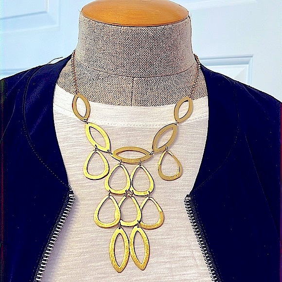 Gold Geo Shape Statement Necklace - NEW - Picture 3 of 3